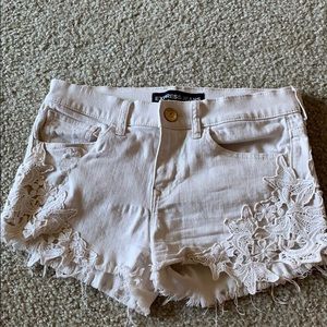 Express Jeans Off-White Embroidered Shorts Sz 2